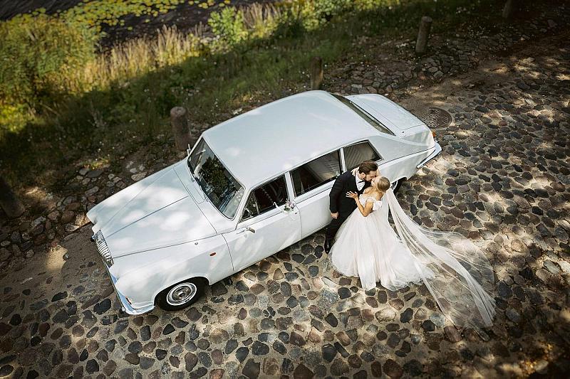 Vēsturisko limuzīnu noma ar šoferi (Lucky Limo)